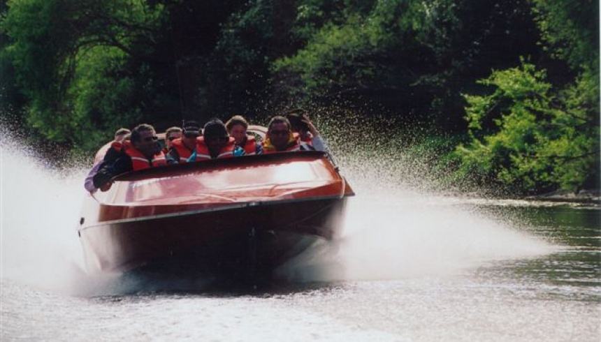 jet-boating-tanagarakau